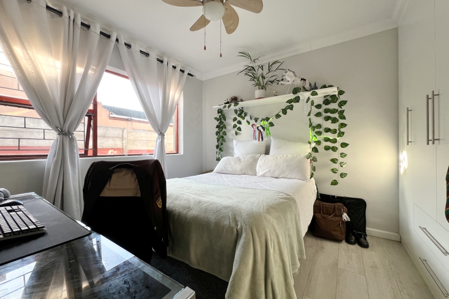 5 Bedroom Property for Sale in Vredekloof Western Cape